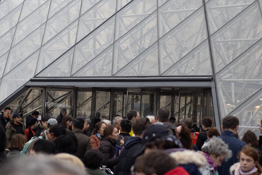 Queue at The Louvre pyramid entrance